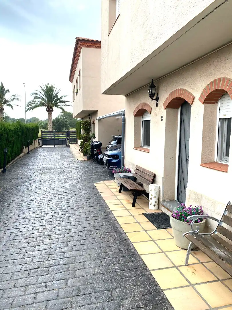 Vista exterior de Casa adosada en venta en Mont-roig del Camp con Aire acondicionado, Calefacción y Terraza