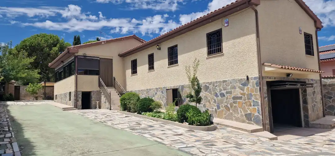 Vista exterior de Casa o chalet en venta en Valdelaguna con Aire acondicionado, Calefacción y Terraza