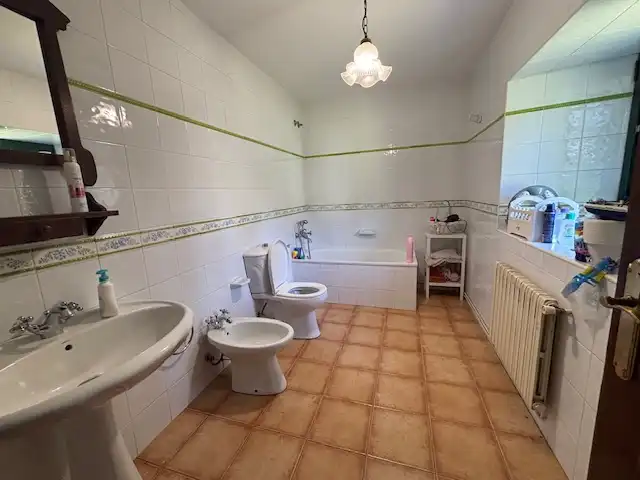 Bany de Casa o xalet de lloguer en Valdoviño amb Calefacció, Jardí privat i Parquet