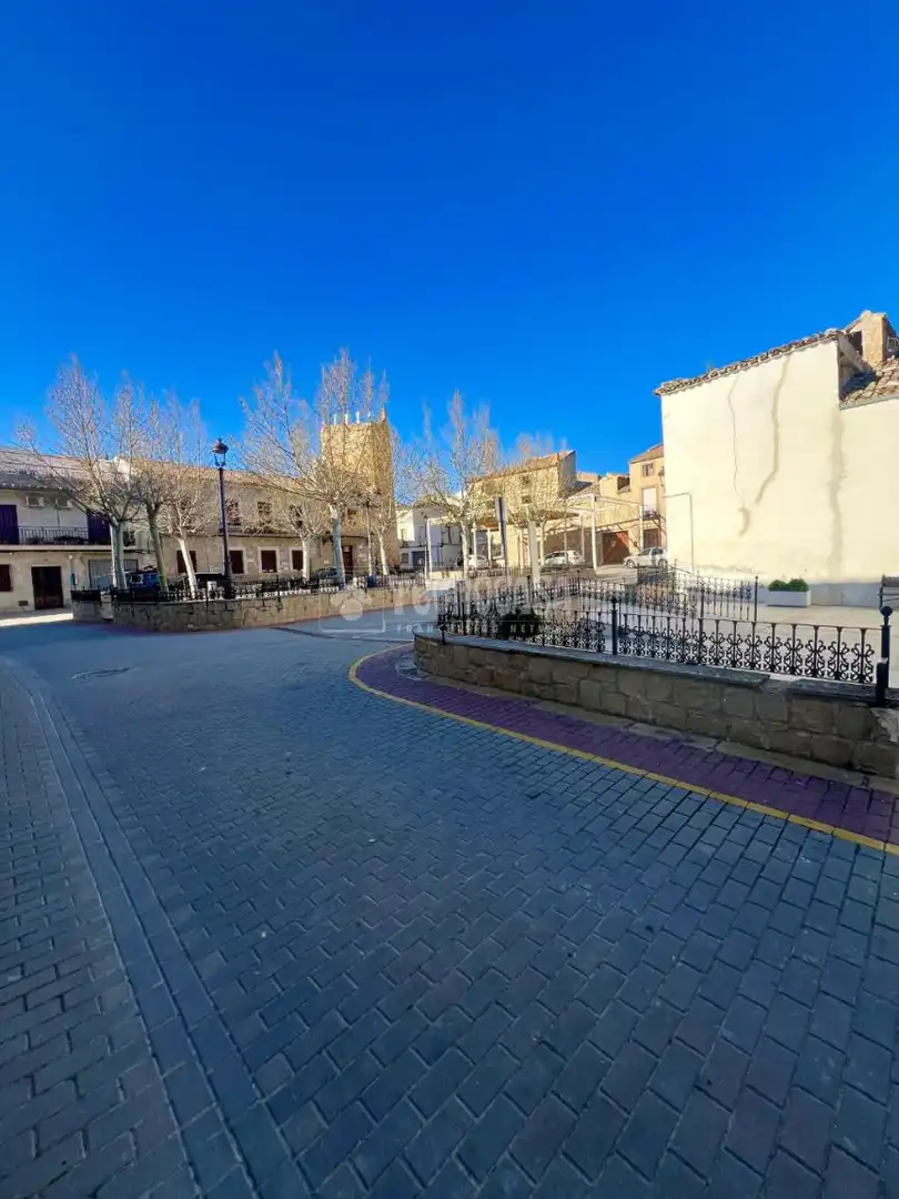 Vista exterior de Casa adosada en venta en Baeza con Aire acondicionado y Terraza
