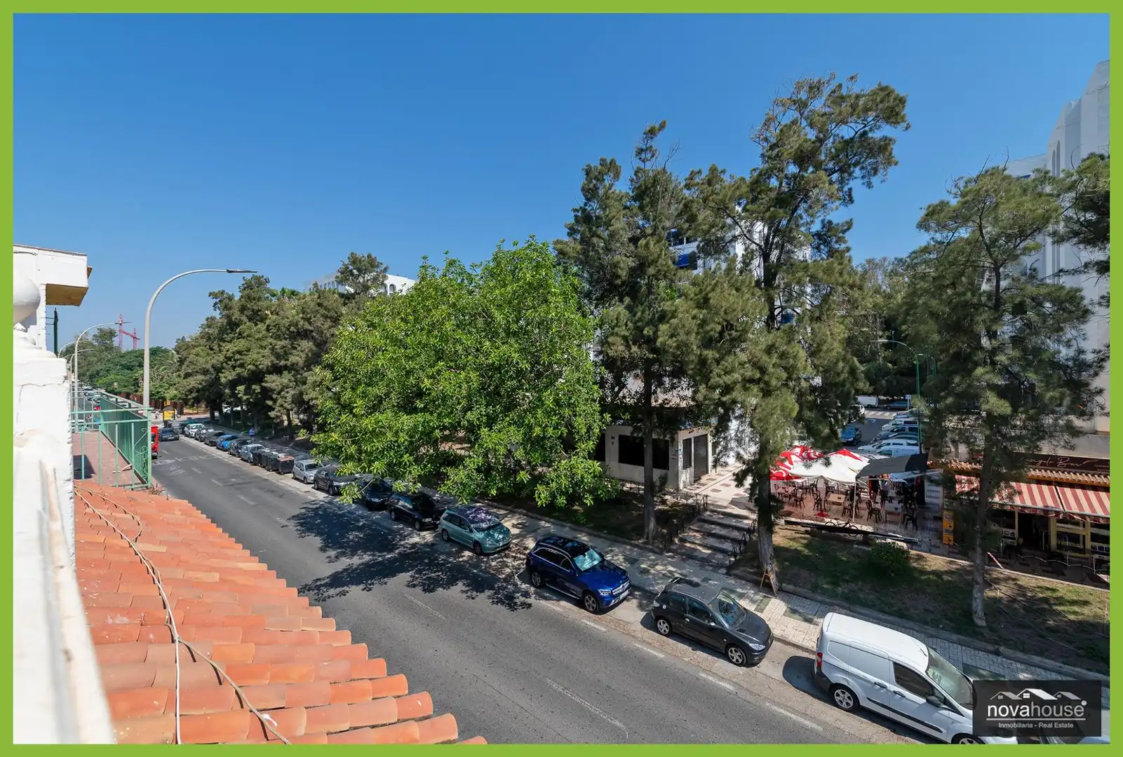 Vista exterior de Casa o xalet en venda en Málaga amb Aire condicionat