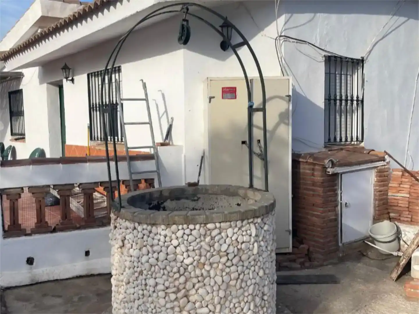 Vista exterior de Finca rústica en venda en El Borge amb Piscina i Balcó