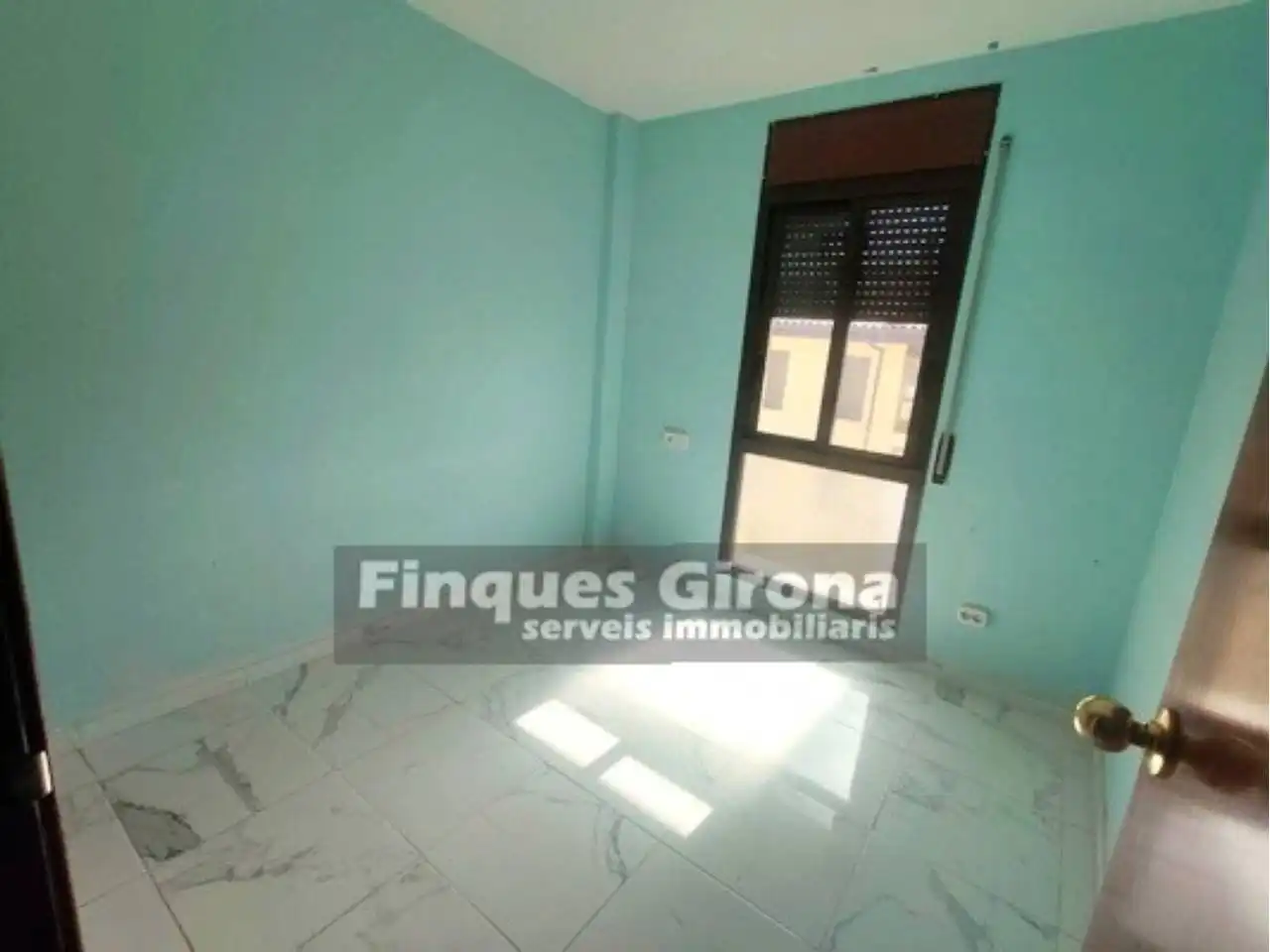Bedroom of Flat for sale in Girona  with Air Conditioner, Balcony and Community pool