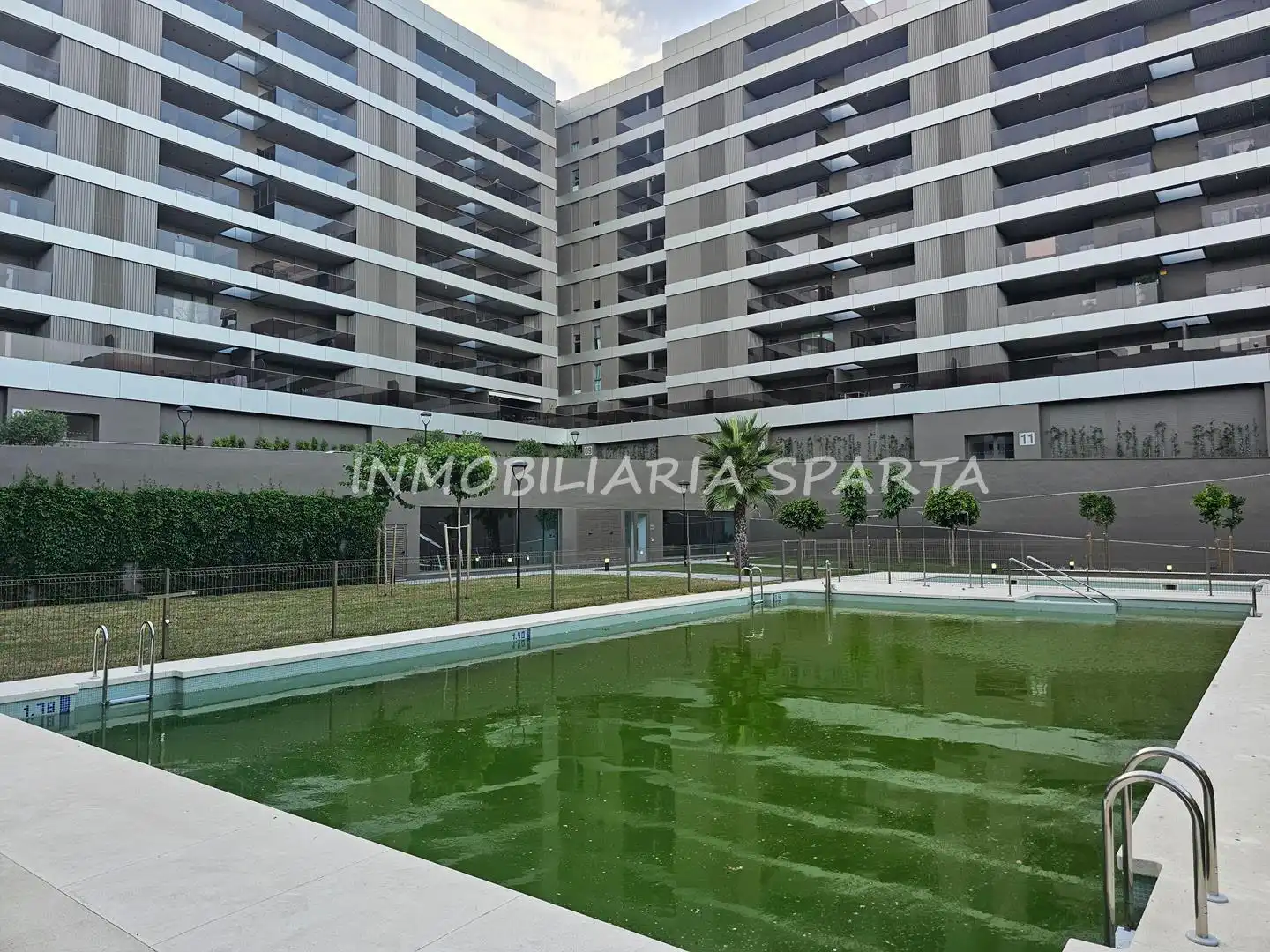 Swimming pool of Flat for rent in Tomares  with Air Conditioner, Heating and Terrace