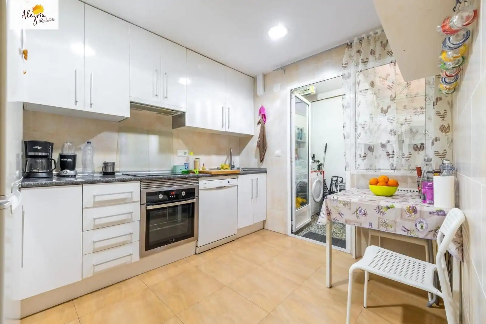 Cocina de Apartamento en venta en Alicante / Alacant con Calefacción y Amueblado