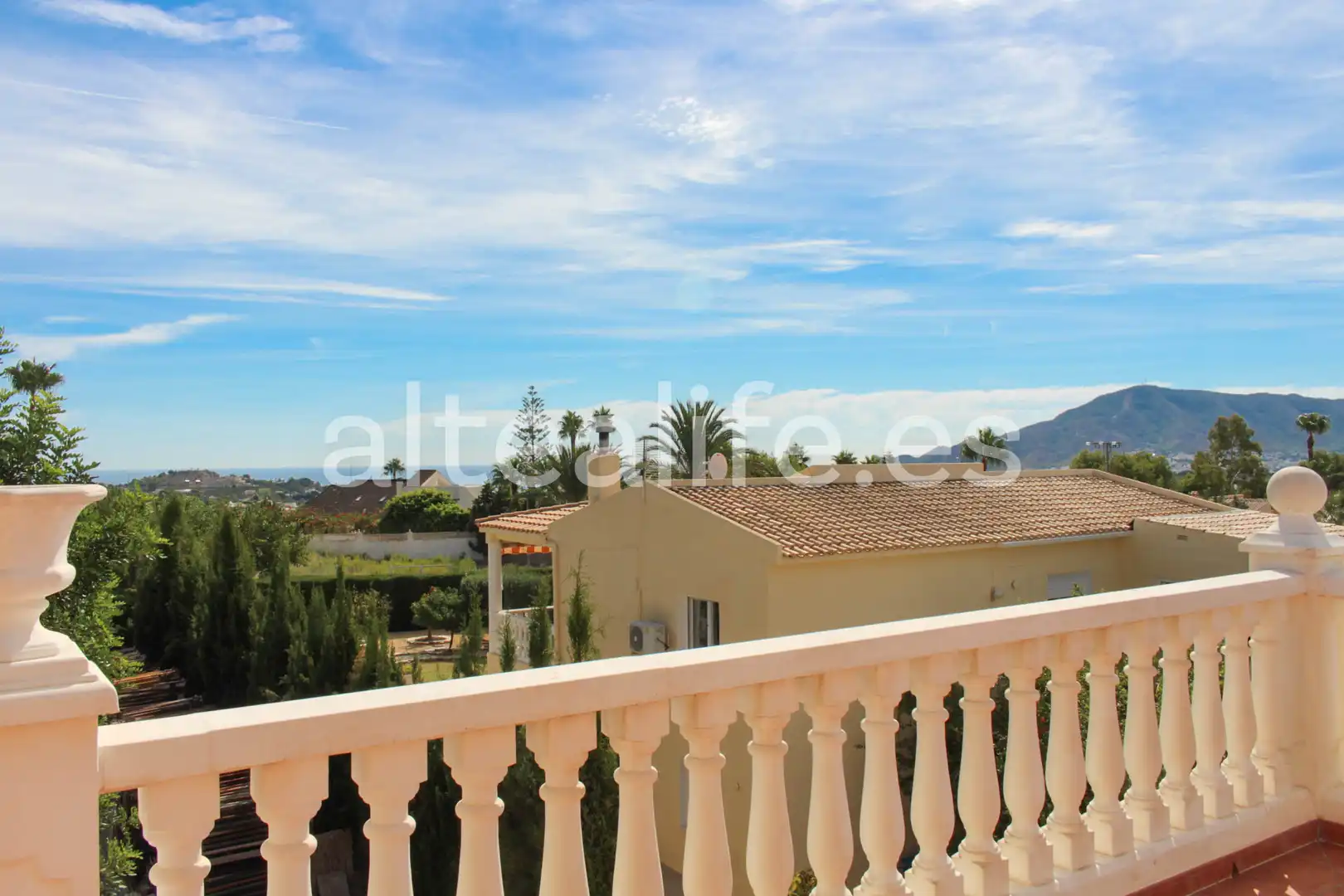 Außenansicht von Haus oder Chalet zum Verkauf in La Nucia mit Privatgarten, Terrasse und Abstellraum