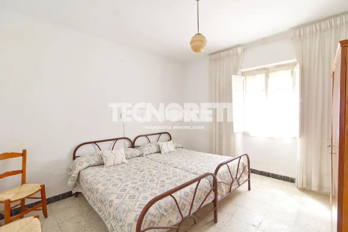 Habitación de Casa adosada en venta en Consuegra con Jardín privado