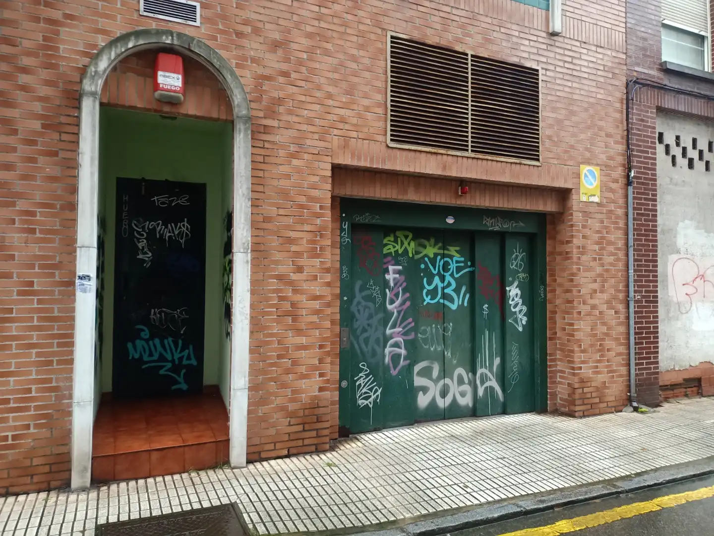 Vista exterior de Garaje en venta en Gijón 