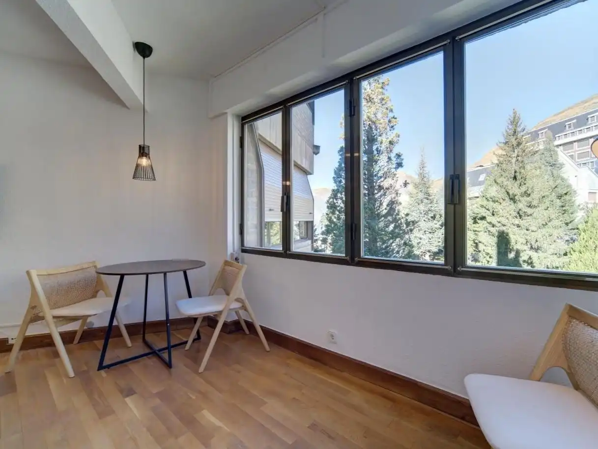 Terraza de Piso de alquiler en Naut Aran con Calefacción, Trastero y Amueblado