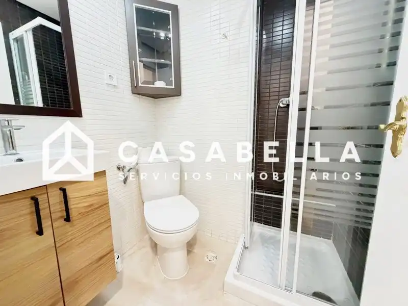 Badezimmer von Wohnung zur Miete in Valencia mit Klimaanlage, Heizung und Terrasse