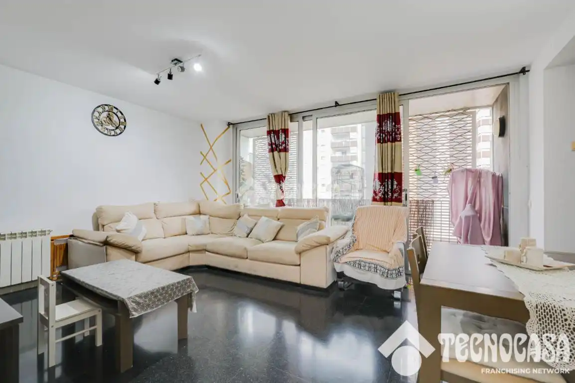 Sala d'estar de Pis en venda en Sant Adrià de Besòs amb Calefacció i Balcó