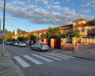 Vista exterior de Casa adosada en venda en Jerez de la Frontera amb Aire condicionat, Calefacció i Jardí privat