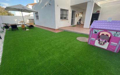 Jardí de Casa adosada en venda en Algeciras amb Aire condicionat, Calefacció i Jardí privat