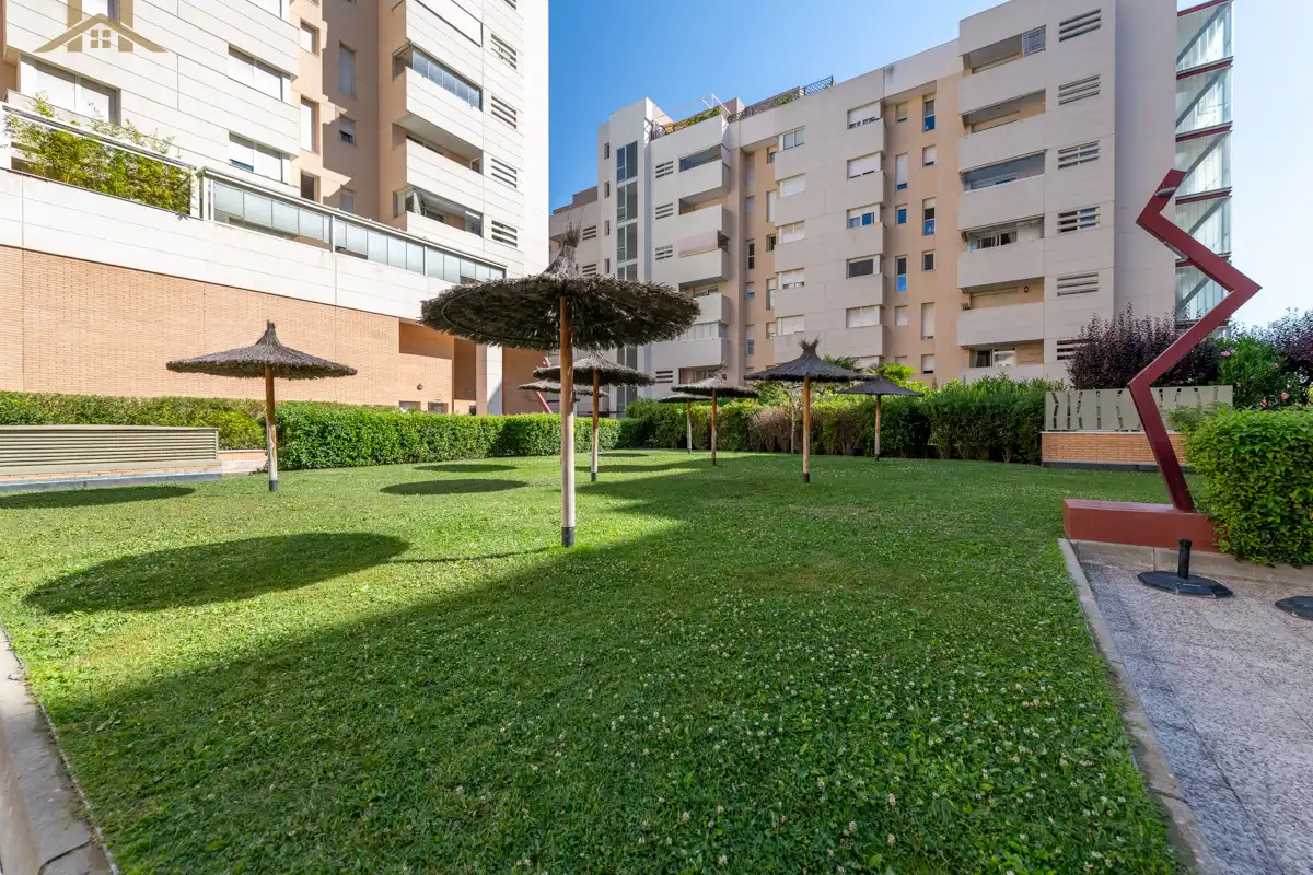Jardí de Pis en venda en Madrid amb Aire condicionat, Calefacció i Terrassa