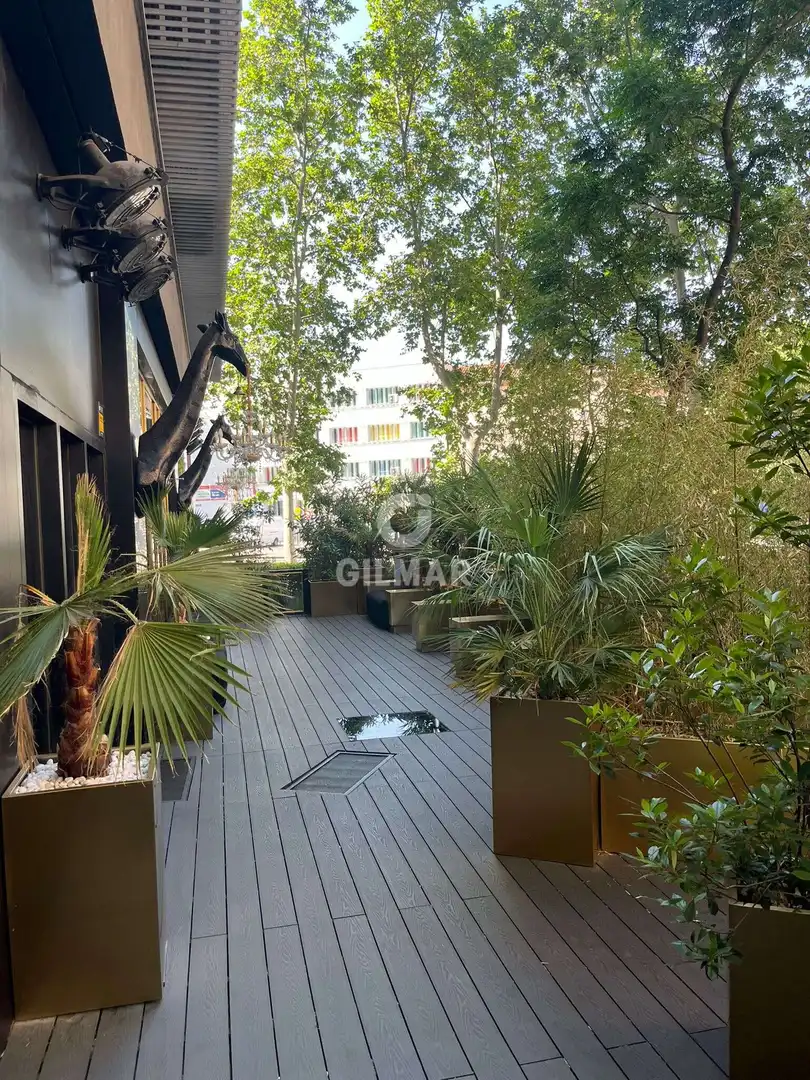 Terraza de Local en venta en Madrid con Calefacción