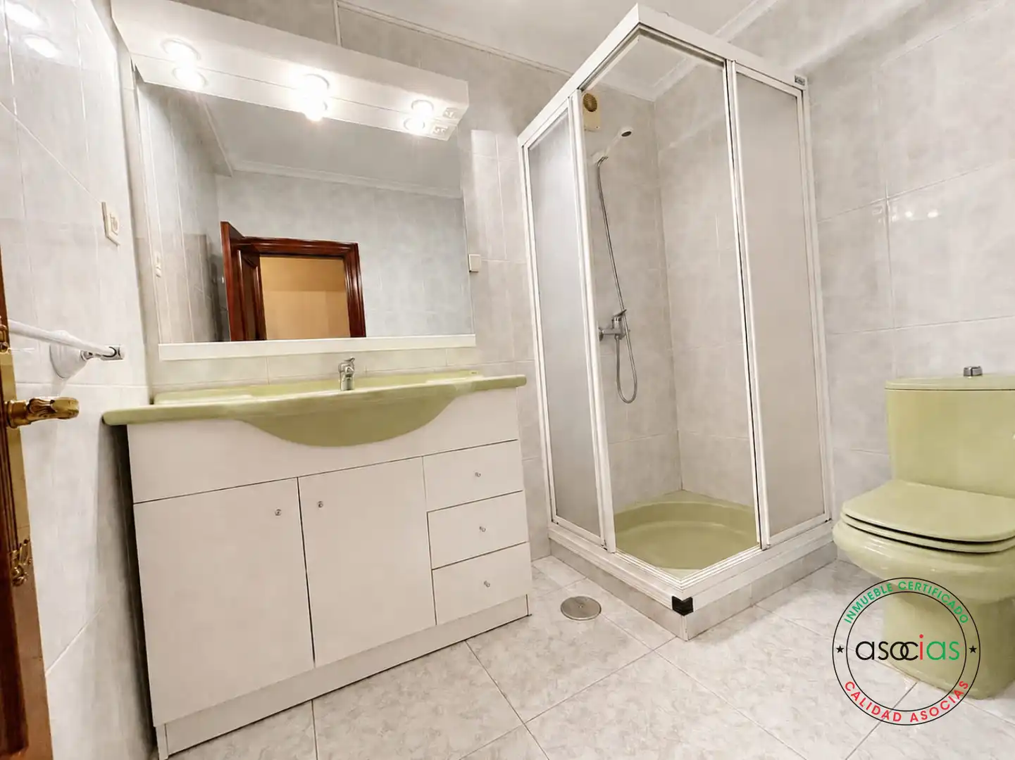 Bathroom of Flat for sale in Gijón   with Heating, Parquet flooring and Terrace