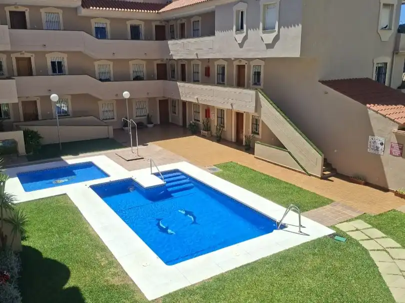 Apartament amb piscina en venda a Avenida gandhi 3