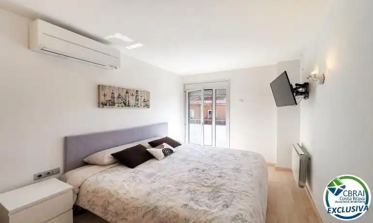 Dormitori de Apartament en venda en Roses amb Aire condicionat, Calefacció i Terrassa