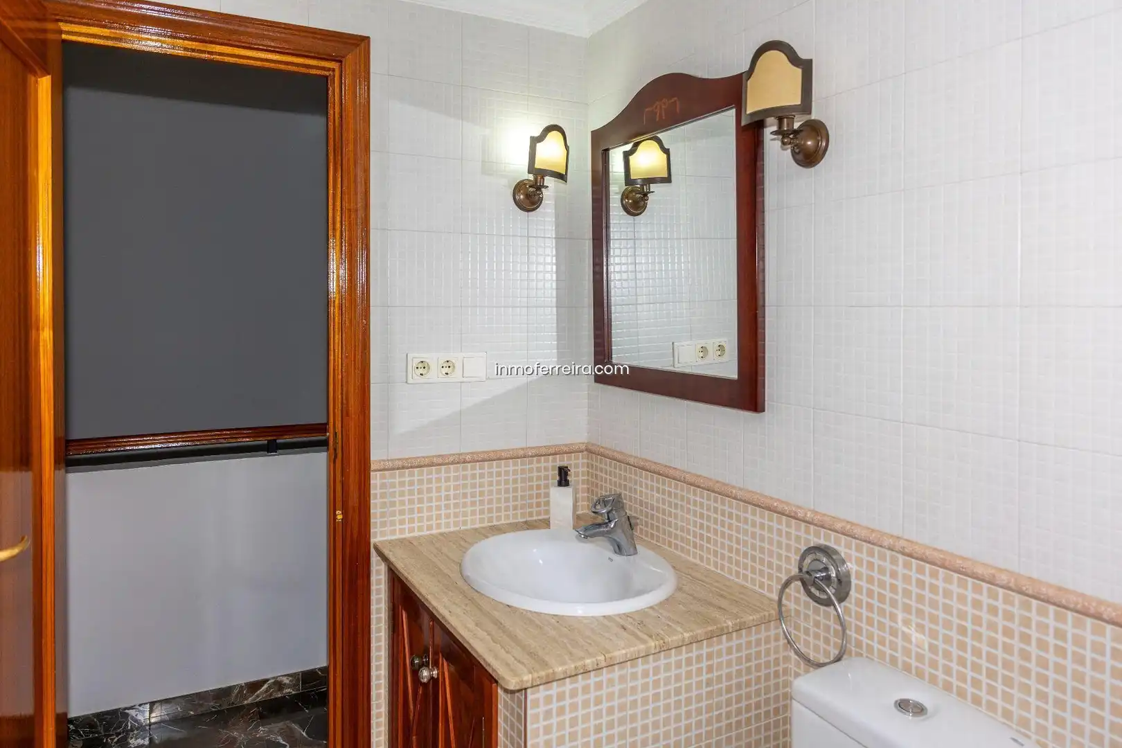 Bany de Casa adosada en venda en Guadix amb Aire condicionat, Calefacció i Jardí privat