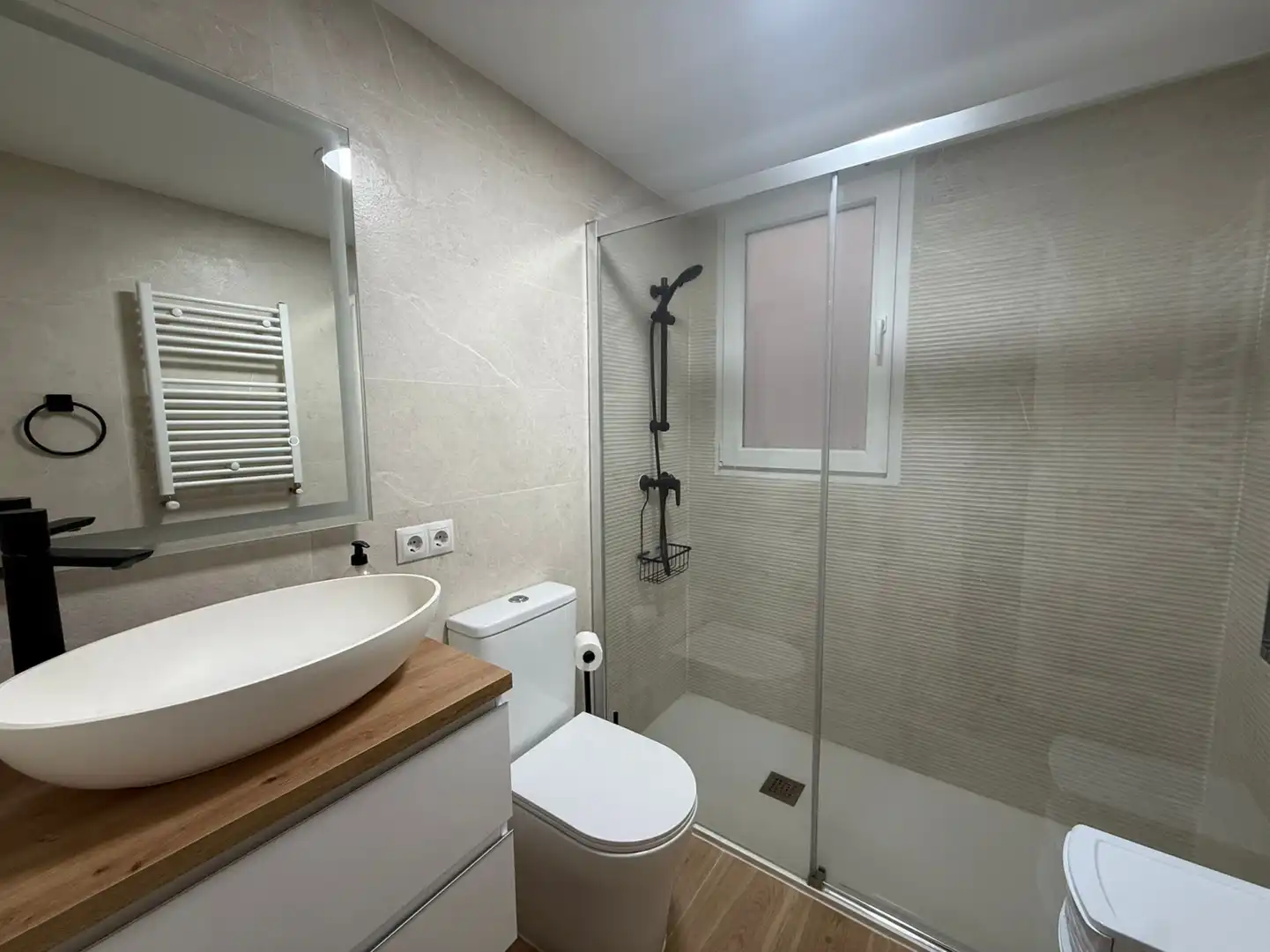 Bathroom of Flat for rent in Santander  with Heating