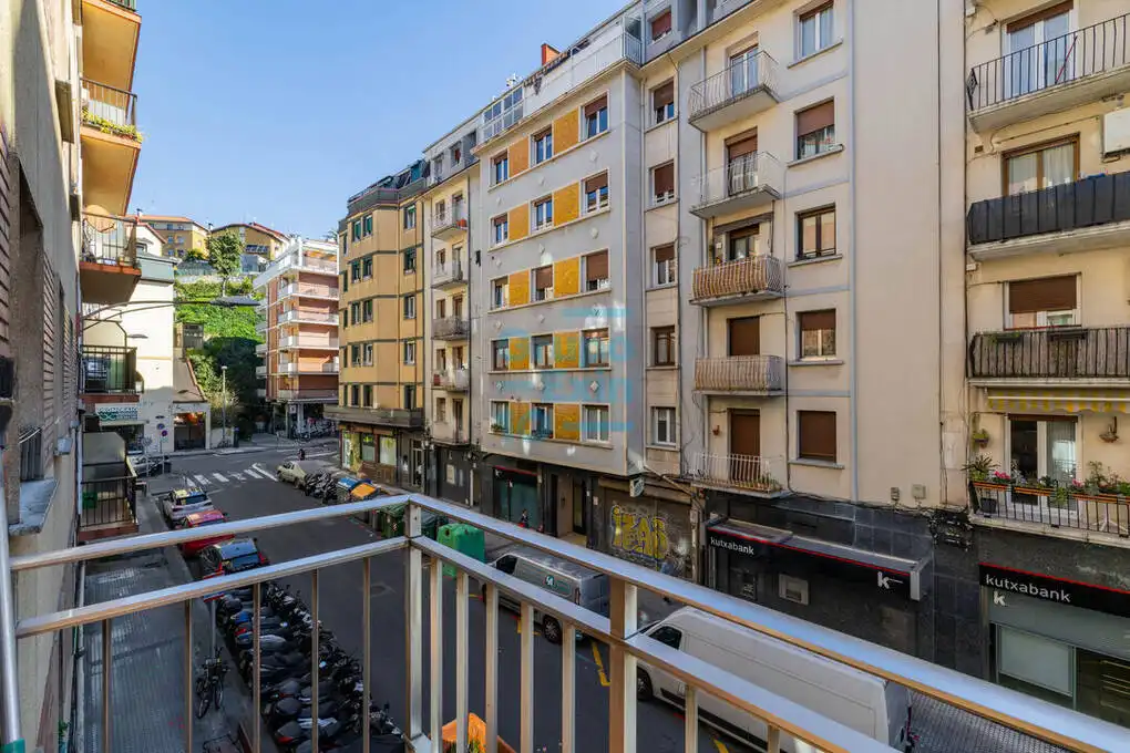 Vista exterior de Piso en venta en Donostia - San Sebastián  con Calefacción y Balcón