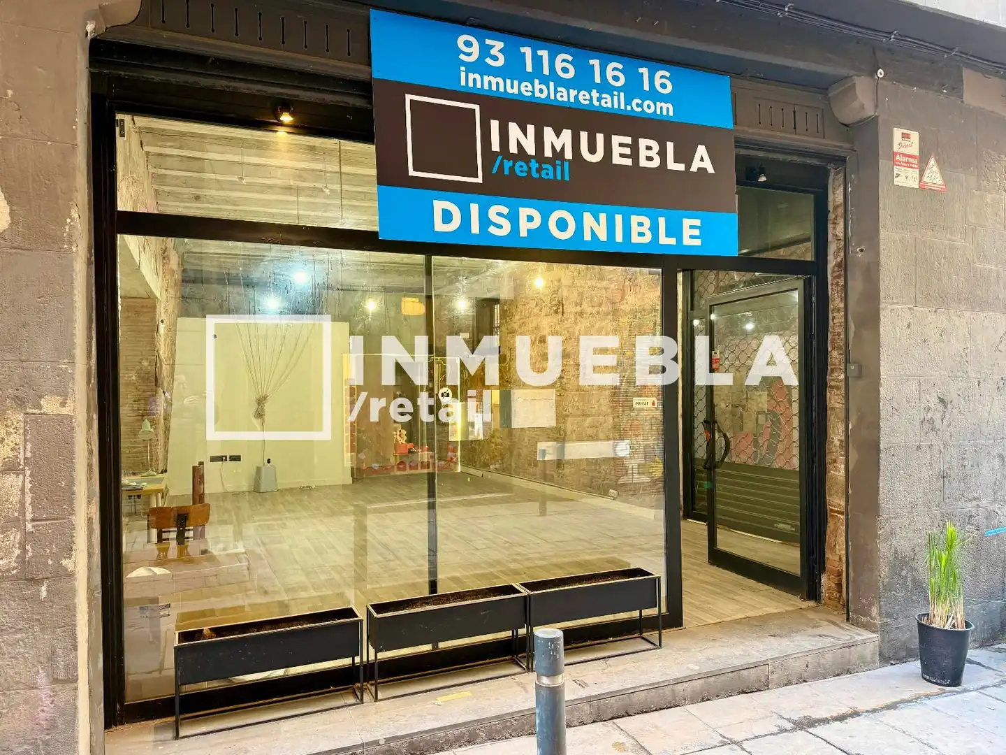 Vista exterior de Local en venta en  Barcelona Capital