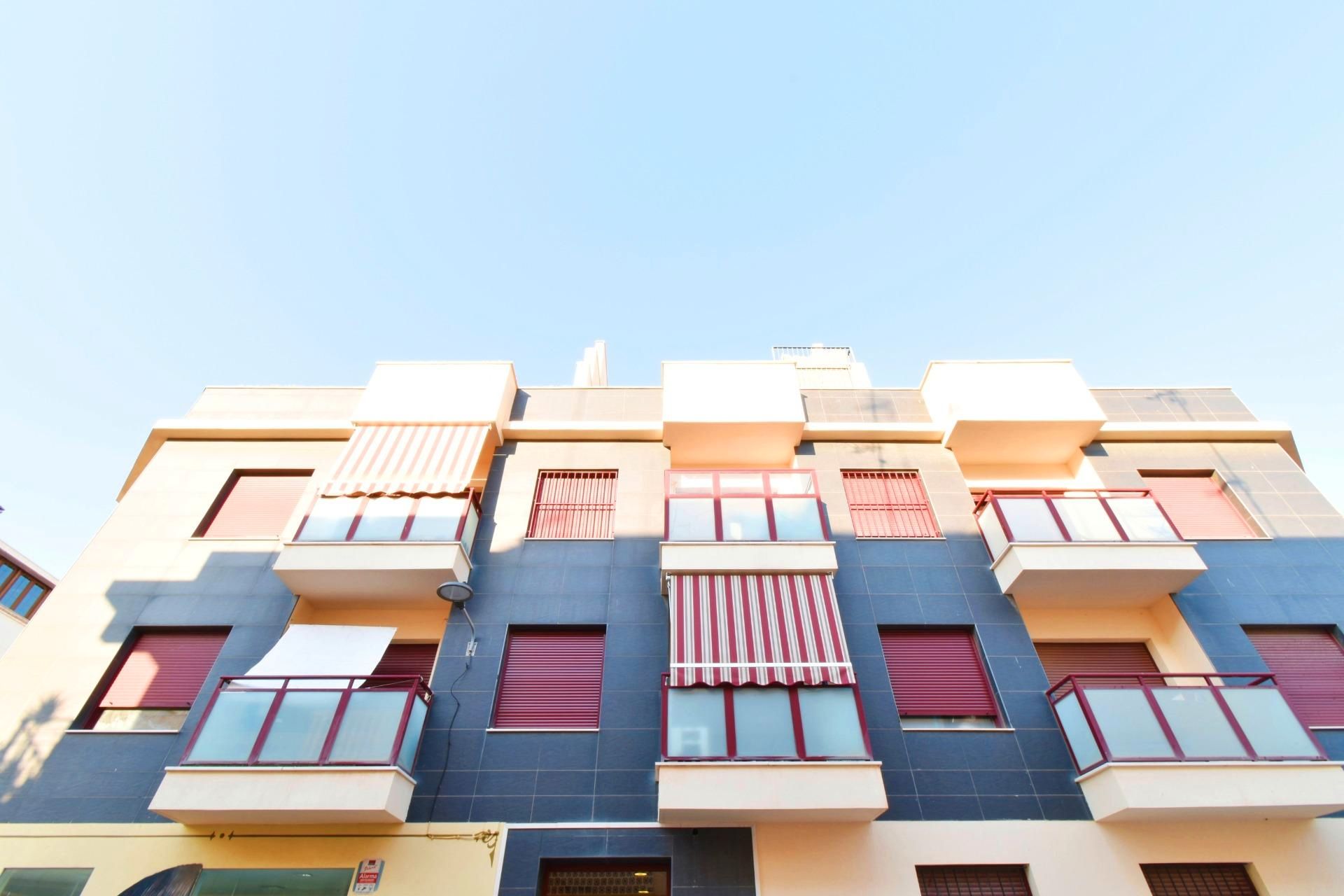 Vista exterior de Àtic en venda en El Ejido amb Aire condicionat, Terrassa i Traster