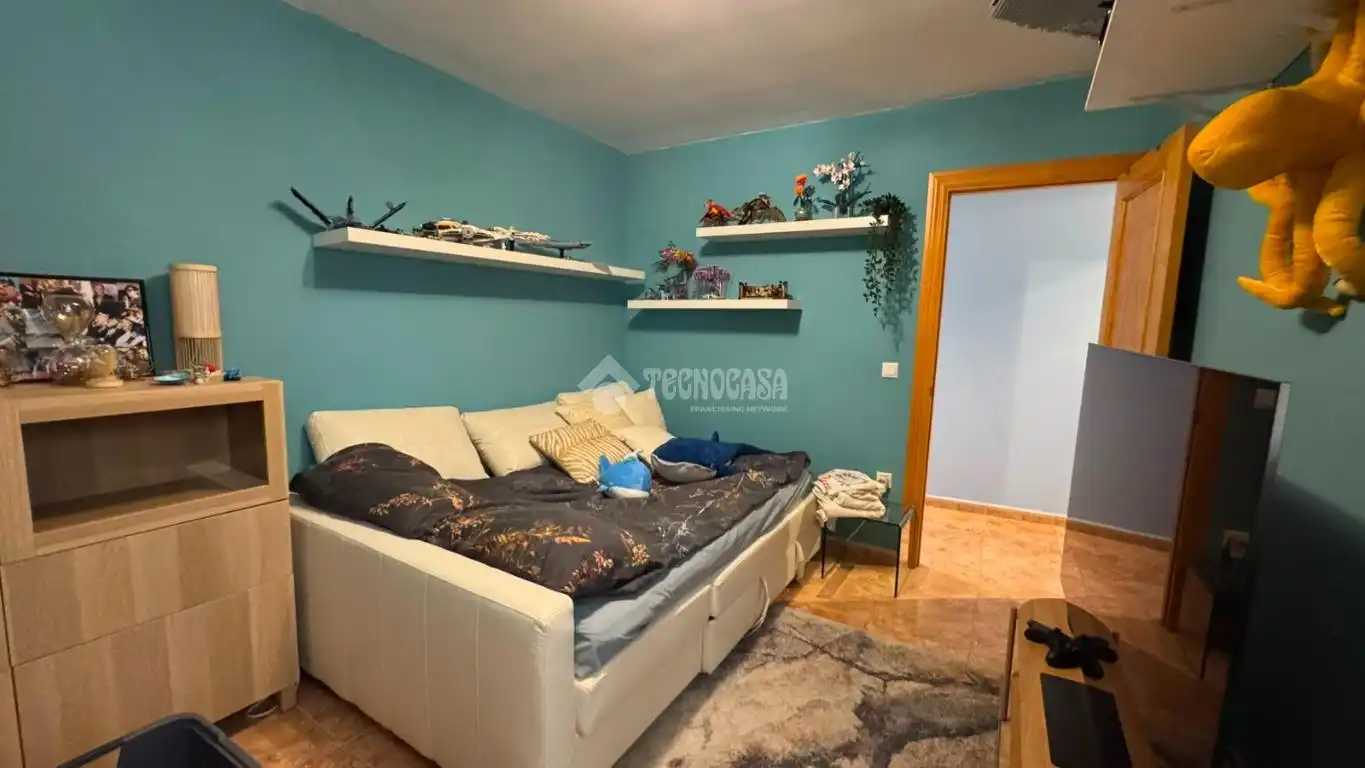 Habitación de Piso en venta en Polopos con Aire acondicionado y Balcón