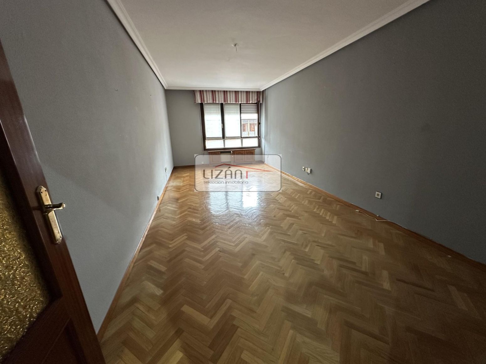 Bedroom of Flat for sale in Oviedo   with Heating, Parquet flooring and Furnished