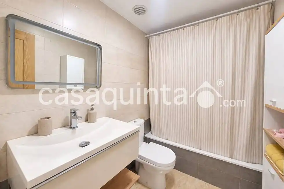 Baño de Apartamento en venta en Catral con Calefacción, Terraza y Piscina