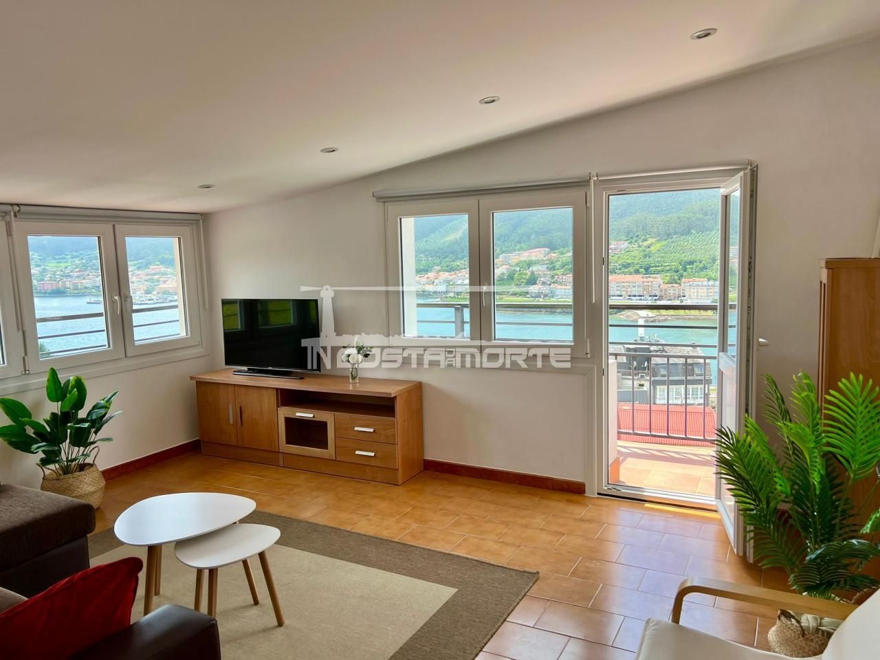 Living room of Attic to rent in Cee  with Furnished and Balcony
