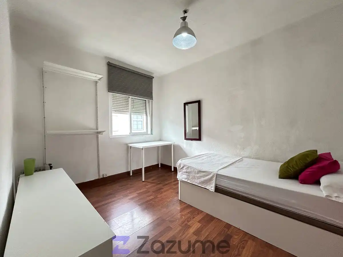 Habitación de Piso de alquiler en Granada con Amueblado, Horno y Lavadora