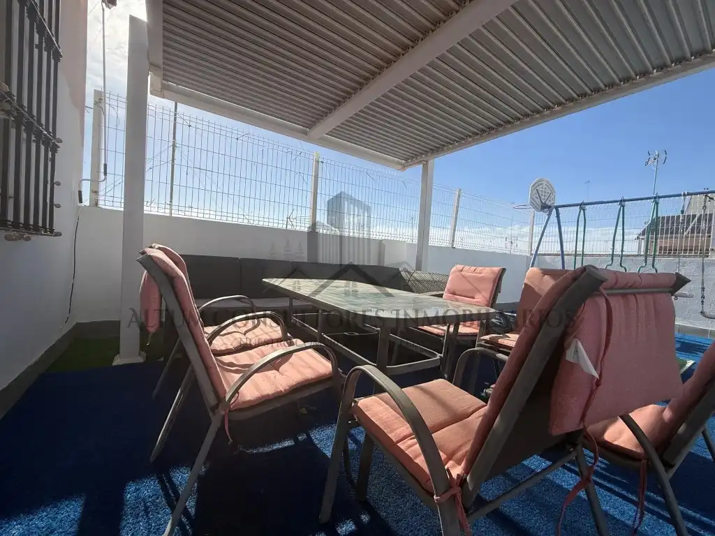 Terrassa de Casa o xalet en venda en Sevilla
