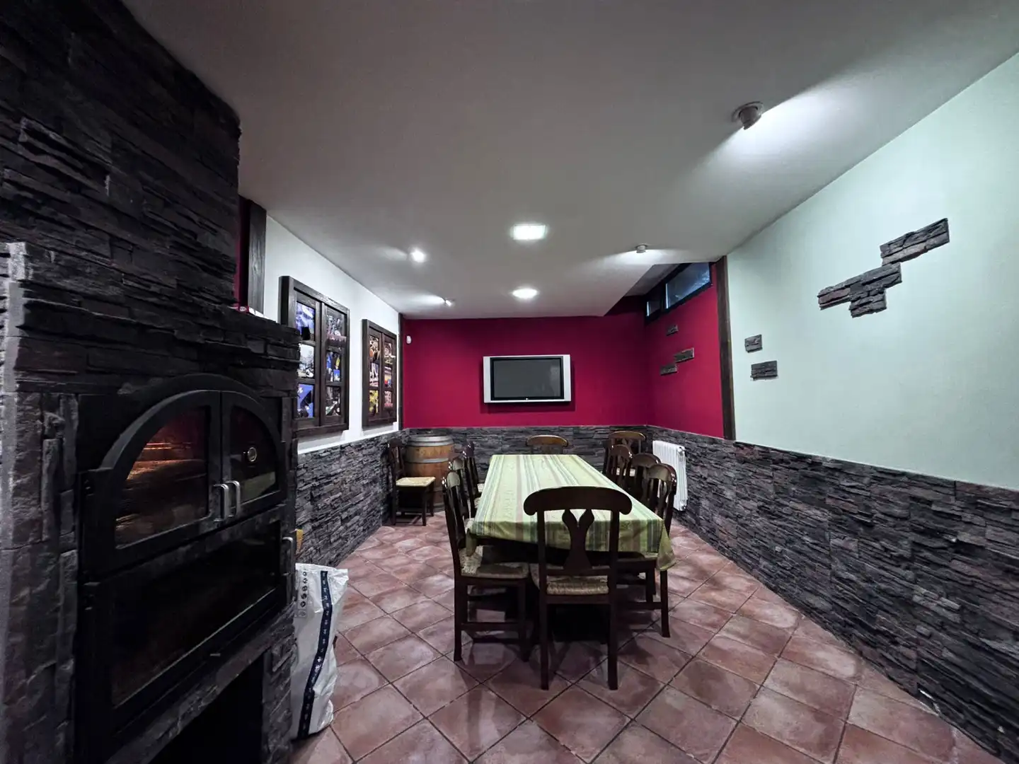Detached homes for sale in Burgos  with Heating, Private garden and Storage room