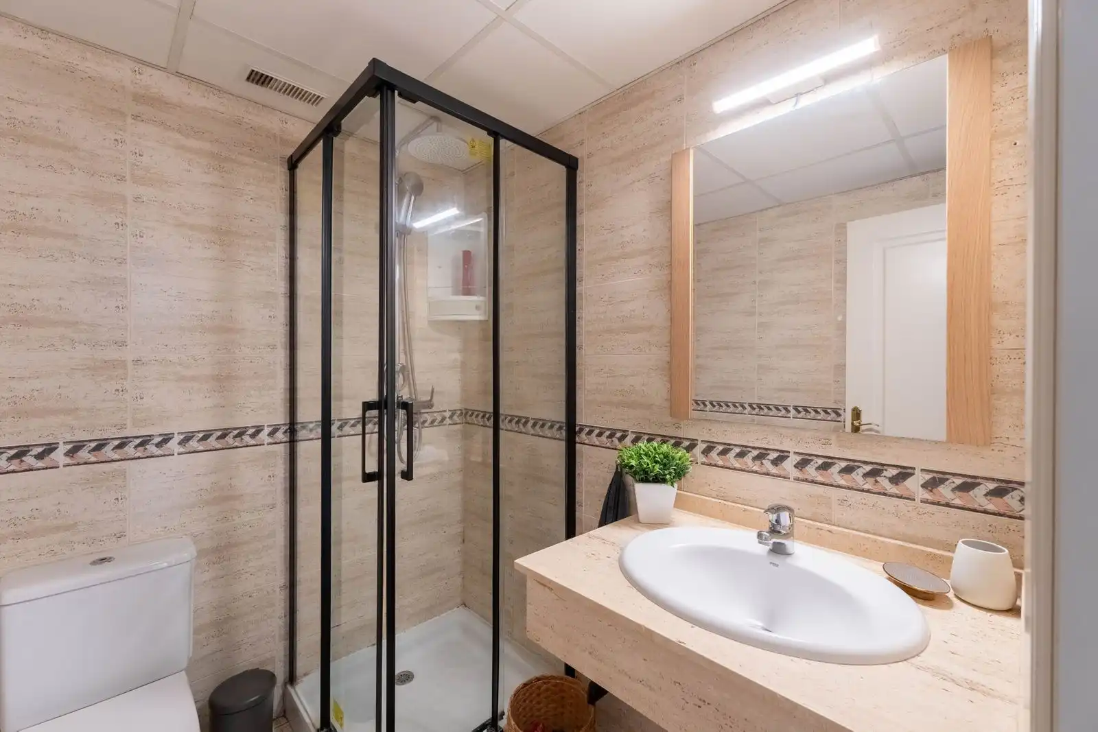 Bany de Apartament en venda en Marbella amb Jardí privat, Terrassa i Moblat