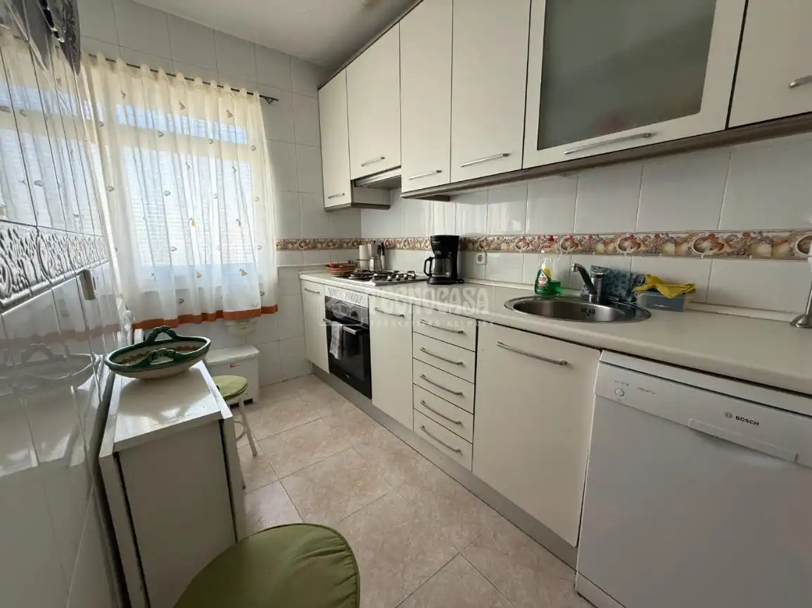 Kitchen of Flat for sale in Madrid  with Air Conditioner, Heating and Parquet flooring