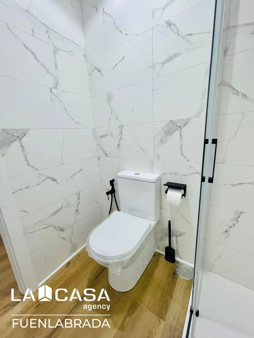 Badezimmer von Dachboden zum Verkauf in Fuenlabrada mit Klimaanlage und Terrasse