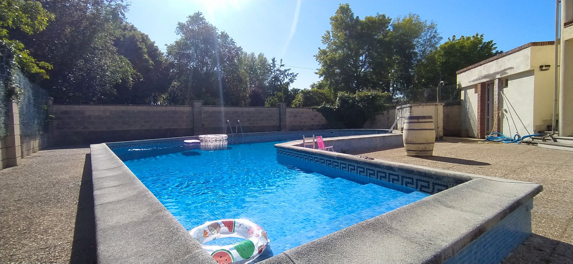 Piscina de Casa adosada en venda en Santa Cruz de Bezana amb Calefacció, Jardí privat i Terrassa