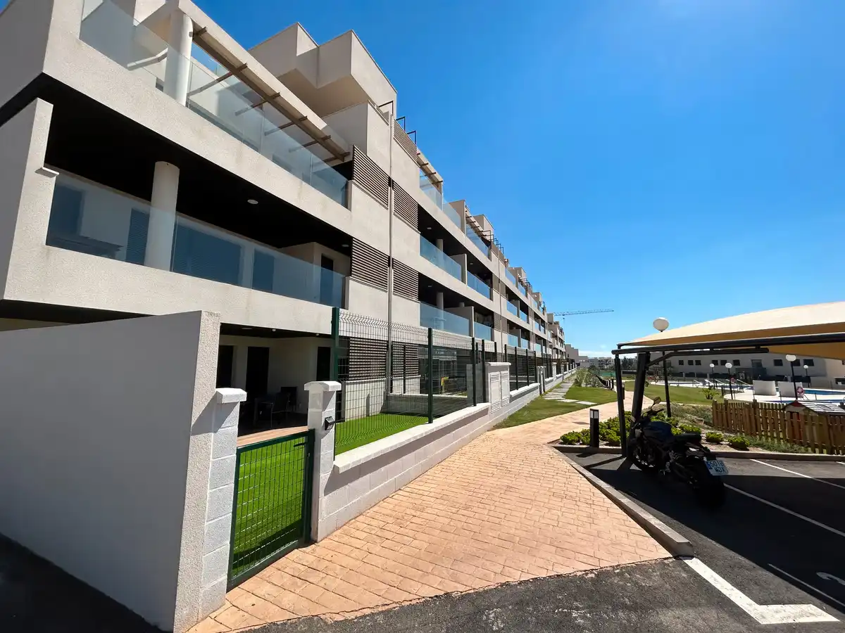 Vista exterior de Pis en venda en Almería