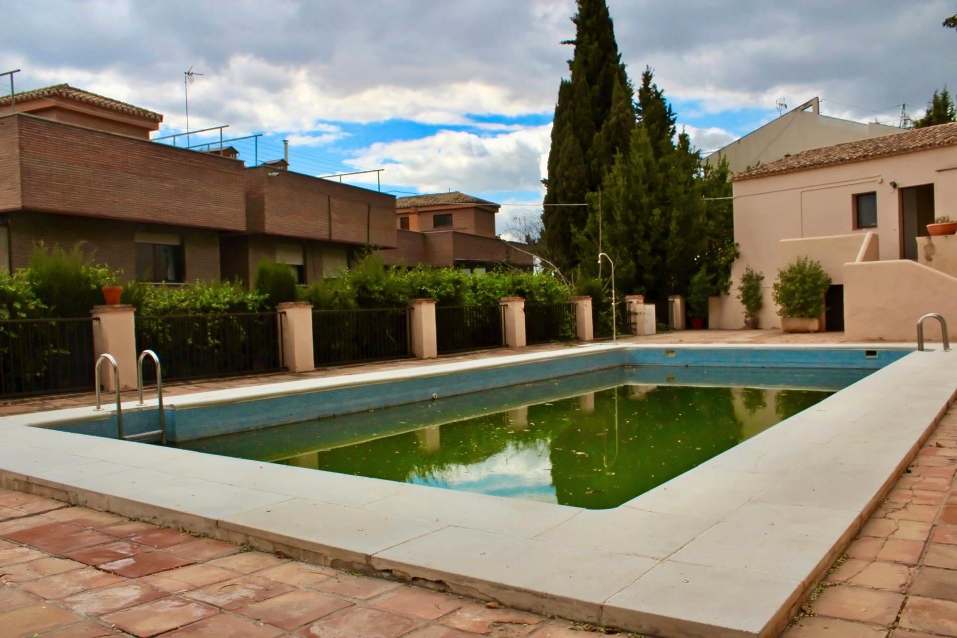 Swimming pool of Flat for sale in  Granada Capital  with Heating, Alarm and Community pool