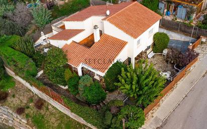 Vista exterior de Casa o xalet en venda en Alella amb Aire condicionat, Calefacció i Jardí privat