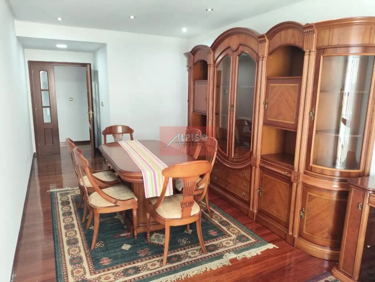 Comedor de Piso de alquiler en Ourense Capital  con Calefacción, Parquet y Amueblado