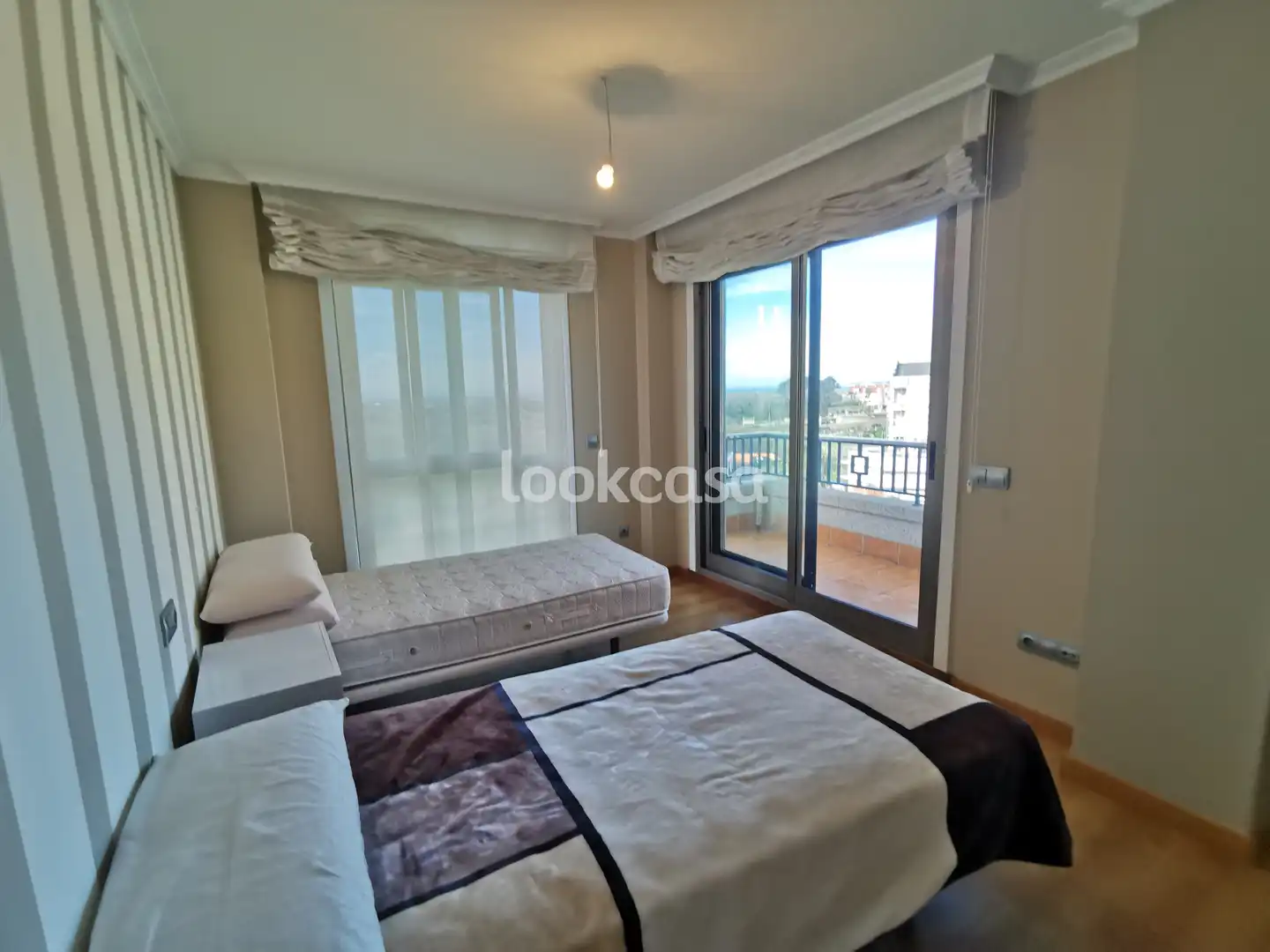 Bedroom of Flat for sale in Sanxenxo  with Heating, Private garden and Parquet flooring
