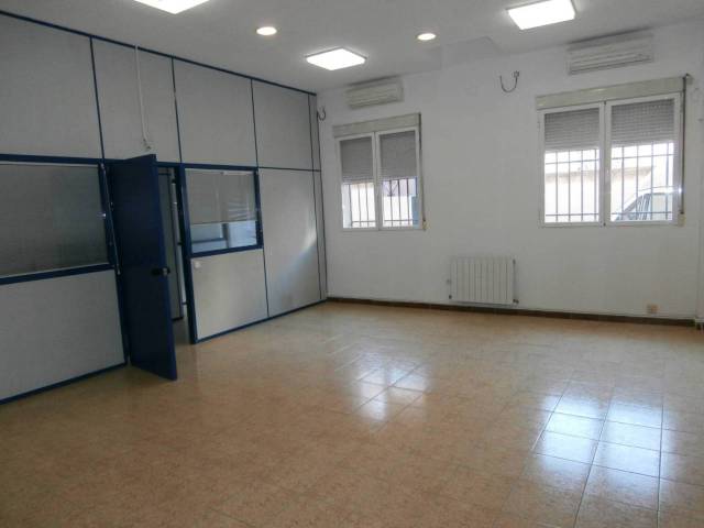 Local comercial en Alquiler en Calle Covarrubias en Avenida Europa - San Antón