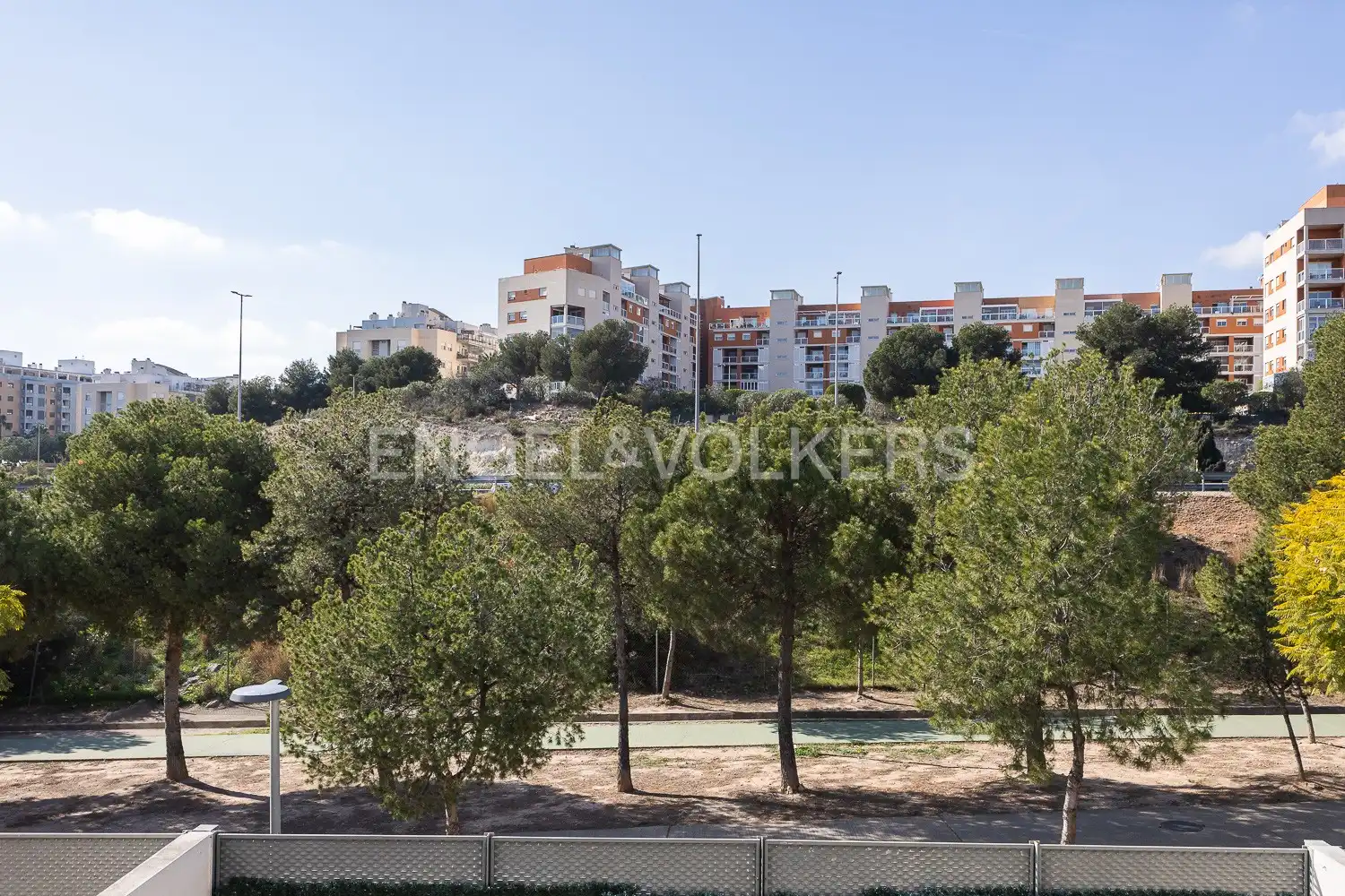 Vista exterior de Casa o xalet en venda en Paterna amb Aire condicionat, Calefacció i Jardí privat
