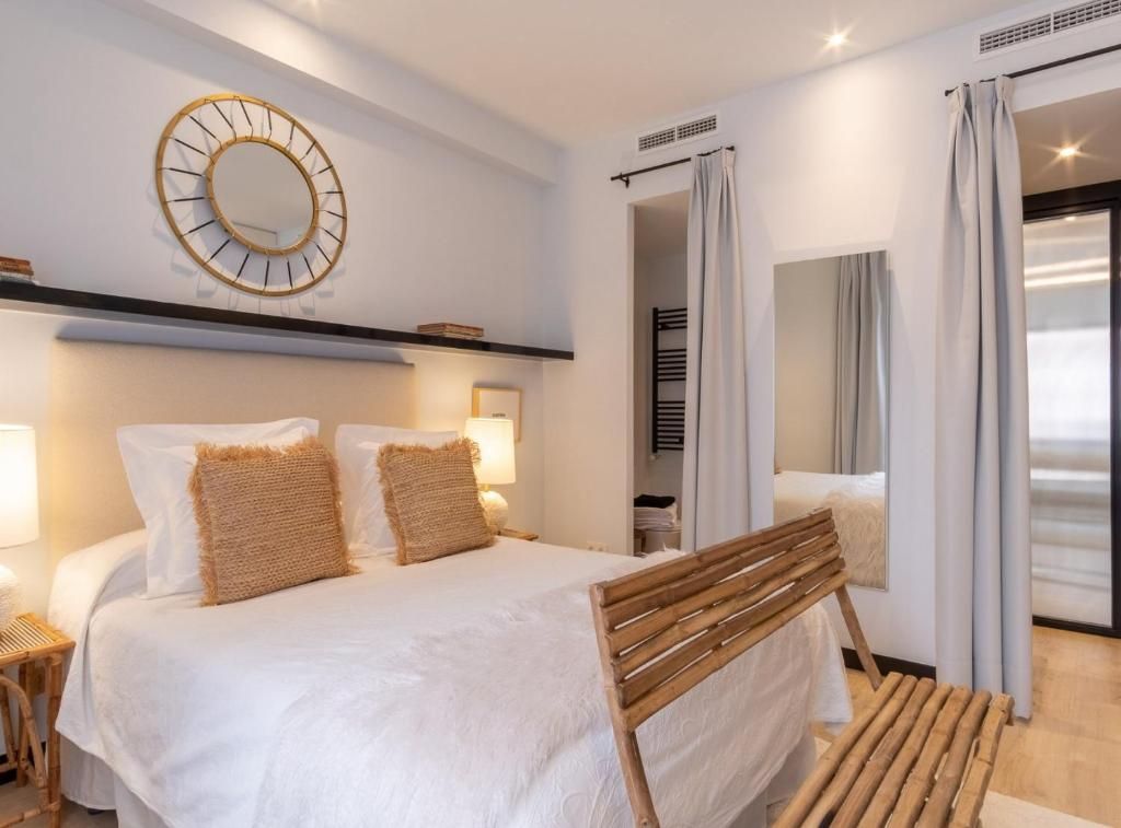 Bedroom of Flat to rent in  Barcelona Capital  with Air Conditioner, Furnished and TV