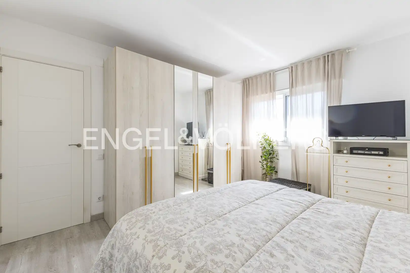 Schlafzimmer von Wohnung zum Verkauf in Esplugues de Llobregat mit Klimaanlage, Heizung und Parkett