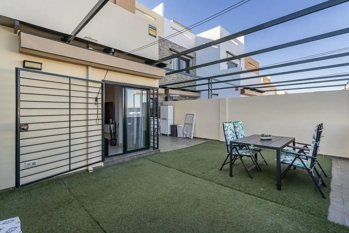 Terraza de Casa adosada en venta en Las Gabias con Piscina comunitaria