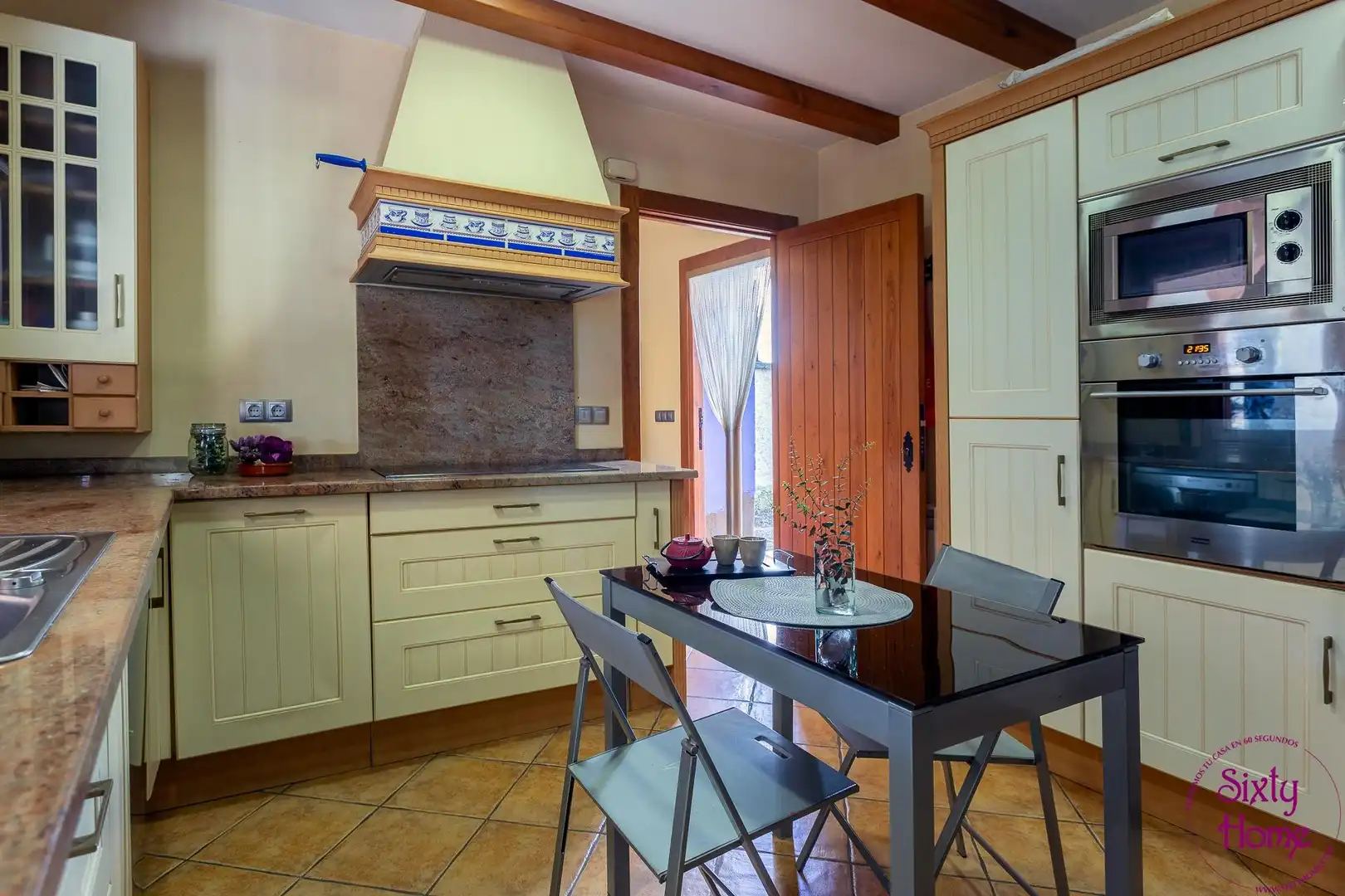 Cuina de Casa adosada en venda en Ejea de los Caballeros amb Aire condicionat, Jardí privat i Terrassa