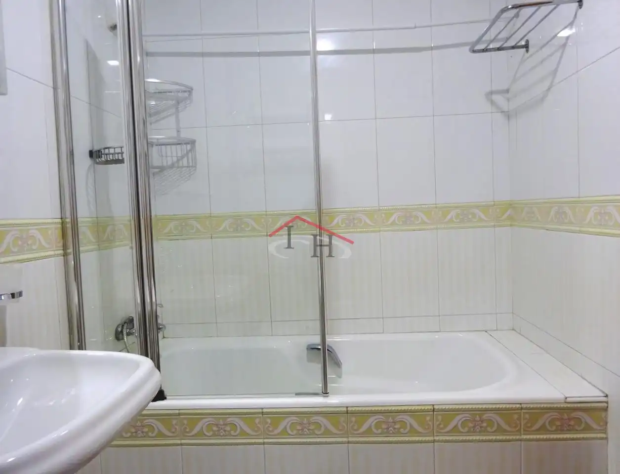 Badezimmer von Wohnungen zur Miete in León Capital  mit Heizung, Parkett und Abstellraum